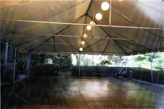 Frame tent w/ lanterns & dance floor